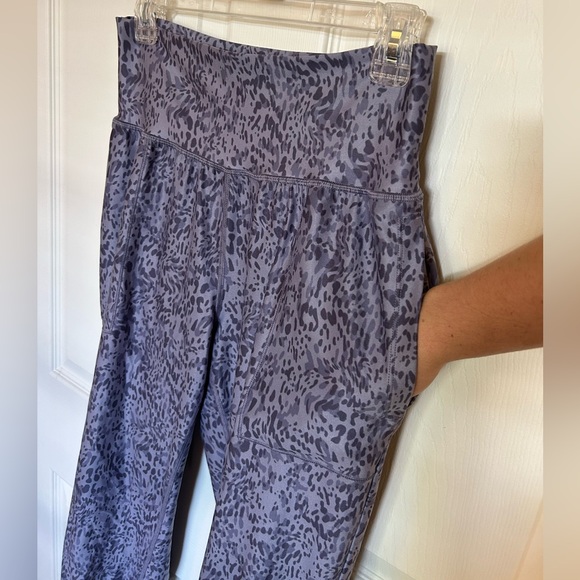 Athleta purple salutation printed crop jogger - Picture 3 of 4